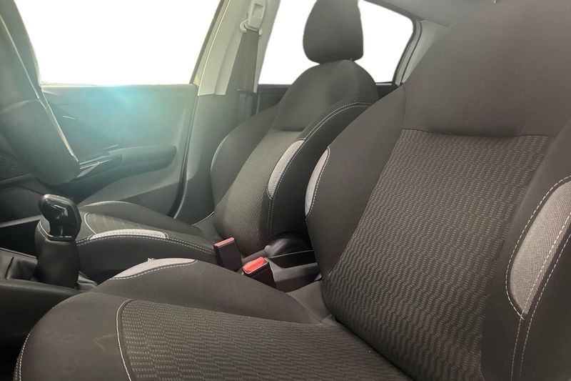 Peugeot 208 bild 12