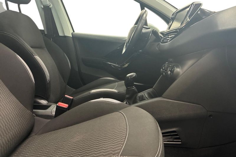 Peugeot 208 bild 14