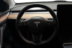 Tesla Model Y bild 16