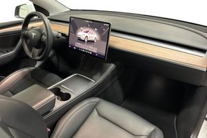 Tesla Model Y bild 15