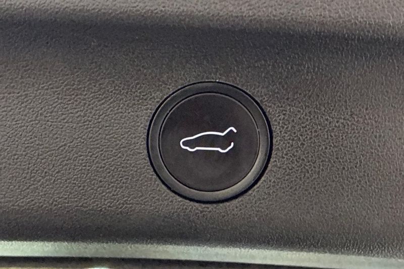 Tesla Model Y bild 26