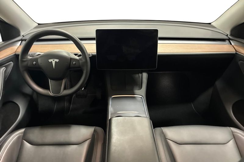 Tesla Model Y bild 12