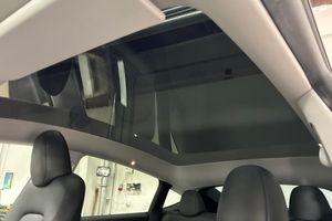 Tesla Model Y bild 17