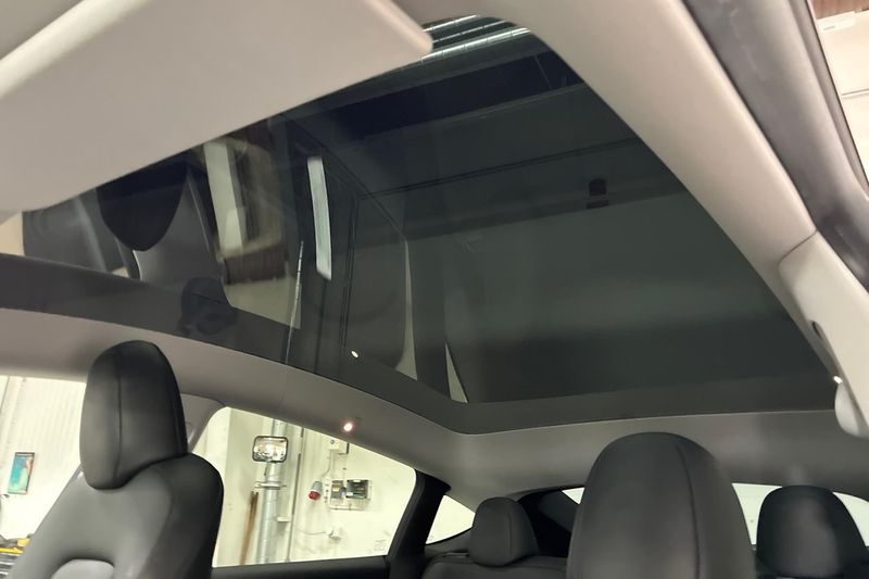 Tesla Model Y bild 17