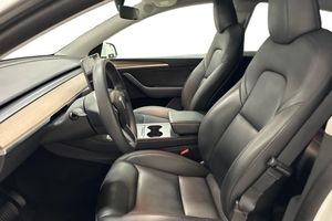 Tesla Model Y bild 13
