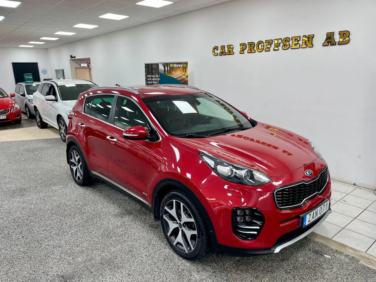 Vehicle image 19
