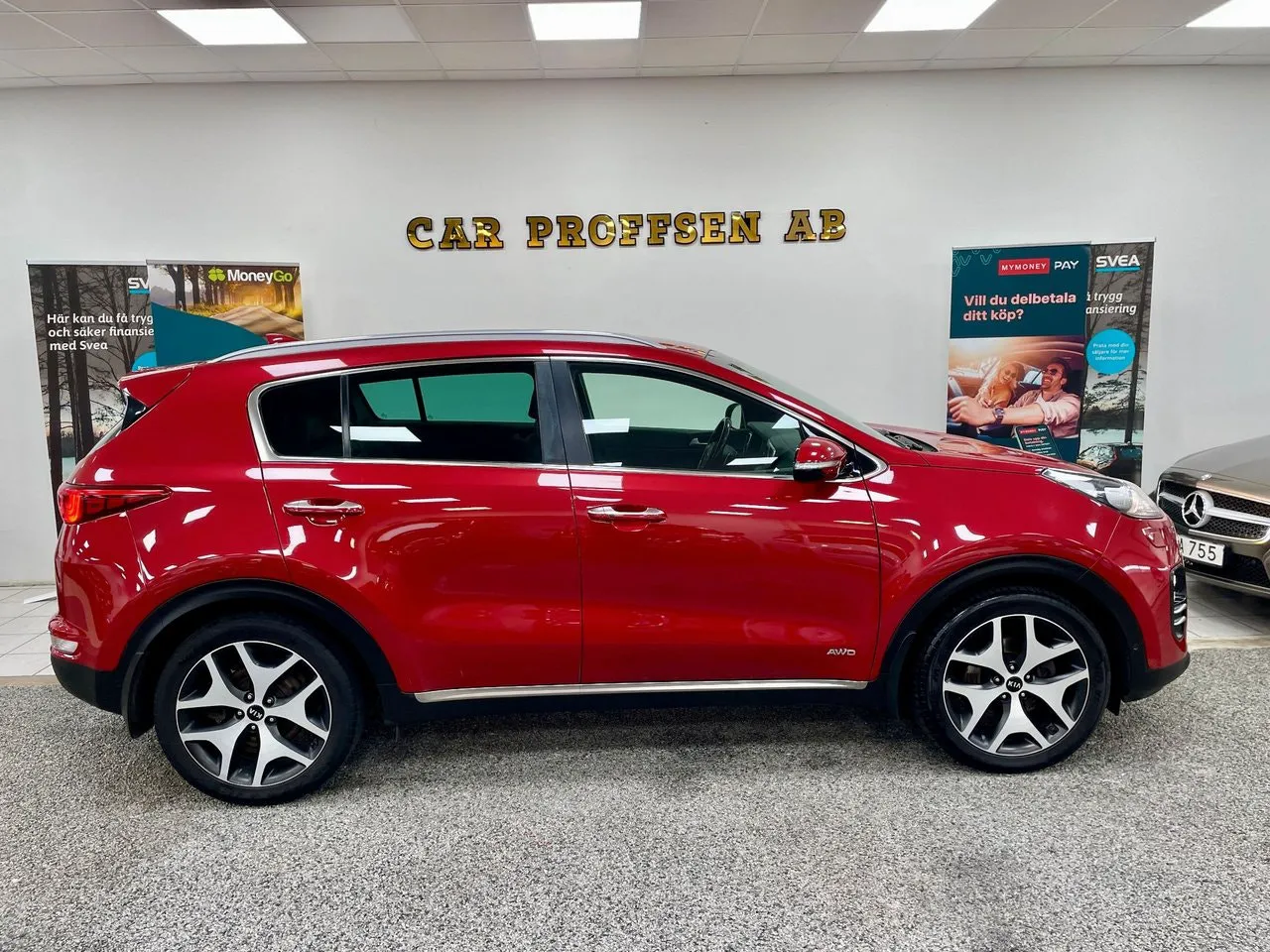 Vehicle image 18