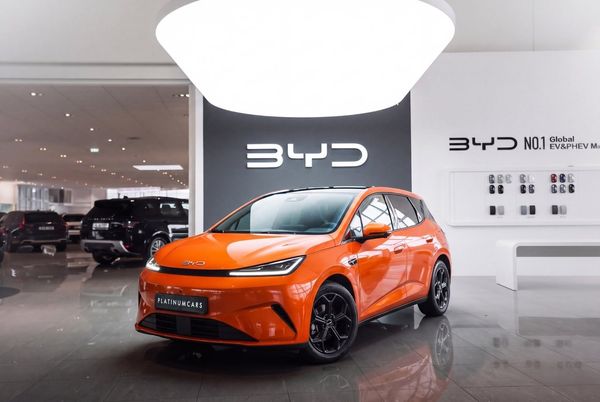BYD Dolphin G DM-i SPORT 212HK / SVERIGEPREMIÄR / LEASEBAR - 2026