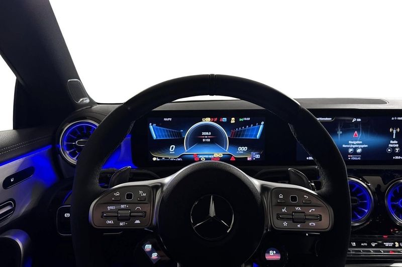 Mercedes CLA45 AMG bild 8