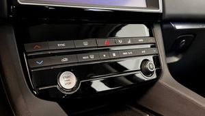 Jaguar F-Pace bild 13