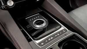 Jaguar F-Pace bild 14