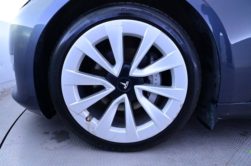 Tesla Model 3 bild 27
