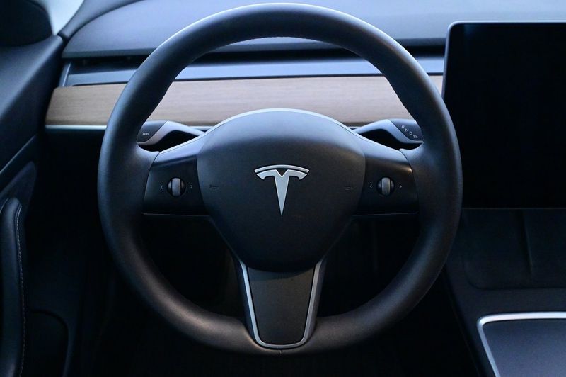 Tesla Model 3 bild 7