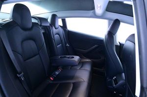 Tesla Model 3 bild 25