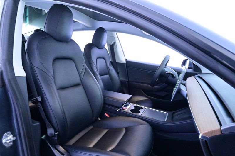 Tesla Model 3 bild 12
