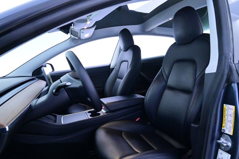 Tesla Model 3 bild 9