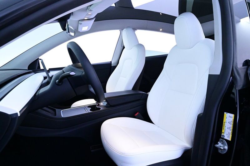 Tesla Model Y bild 9