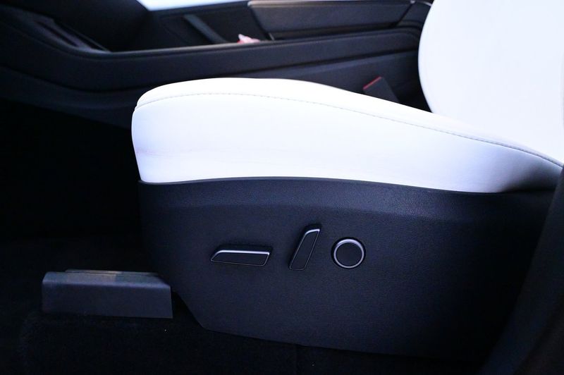 Tesla Model Y bild 11