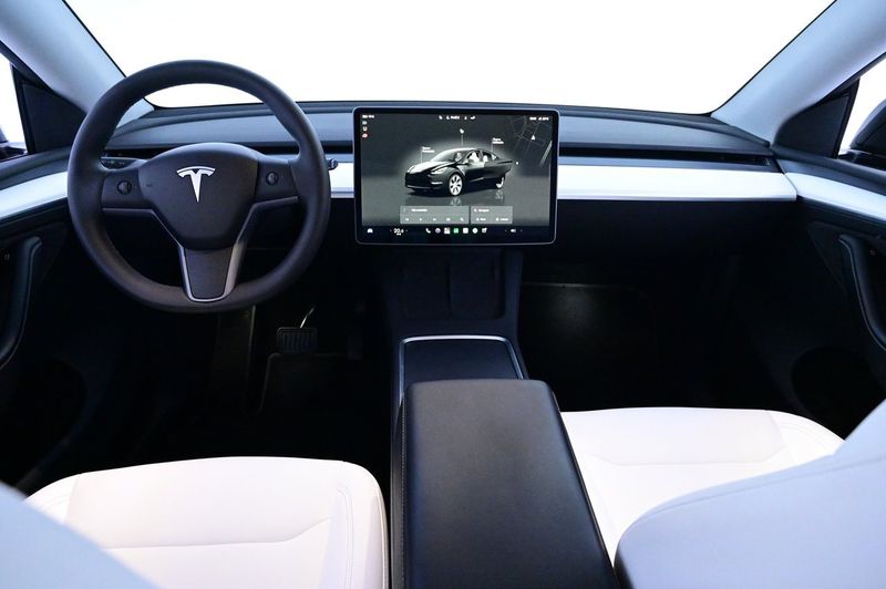 Tesla Model Y bild 6