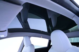 Tesla Model Y bild 25