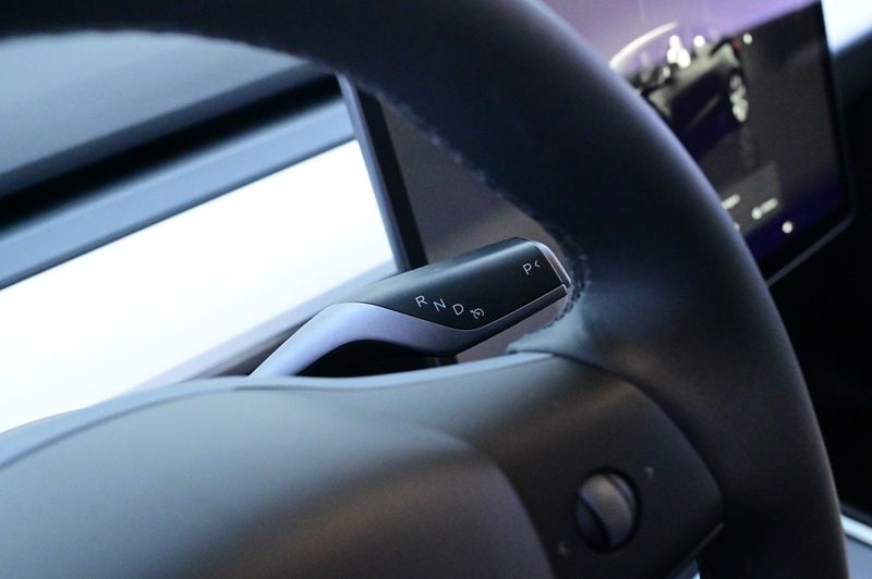 Tesla Model Y bild 8