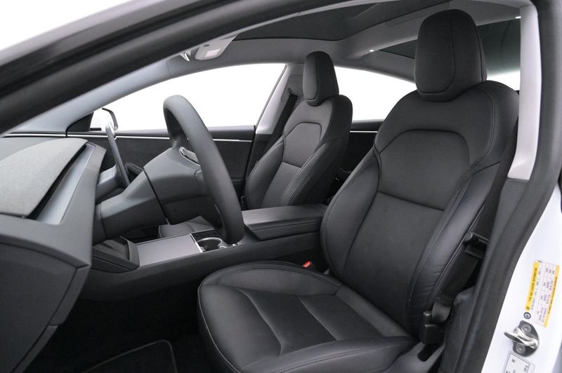 Tesla Model 3 bild 8