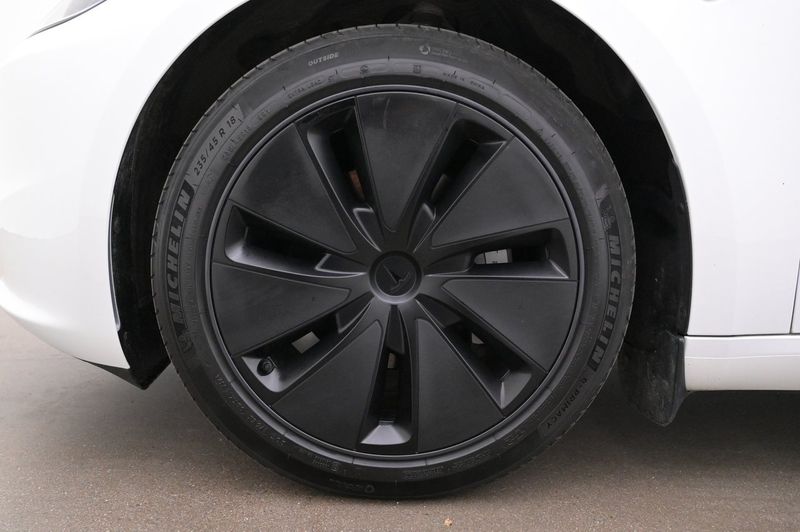 Tesla Model 3 bild 27