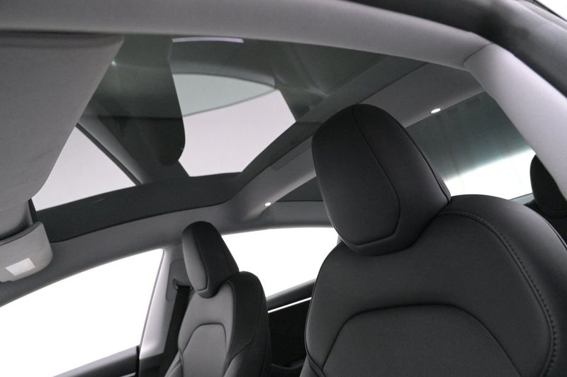 Tesla Model 3 bild 25