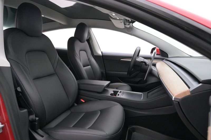 Tesla Model 3 bild 12
