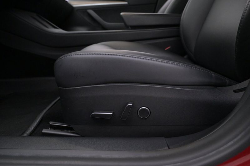 Tesla Model 3 bild 11