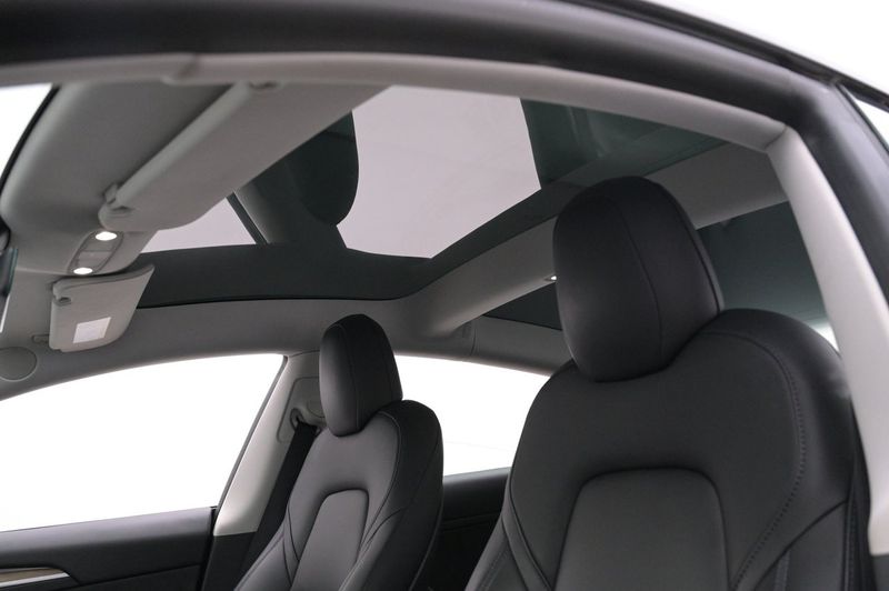 Tesla Model 3 bild 25