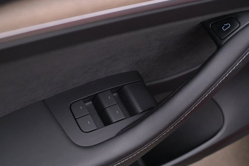 Tesla Model 3 bild 10