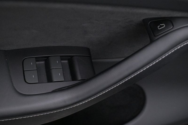 Tesla Model Y bild 10