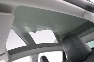 Tesla Model Y bild 25