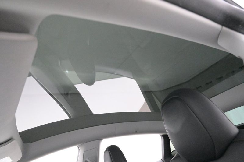 Tesla Model Y bild 25