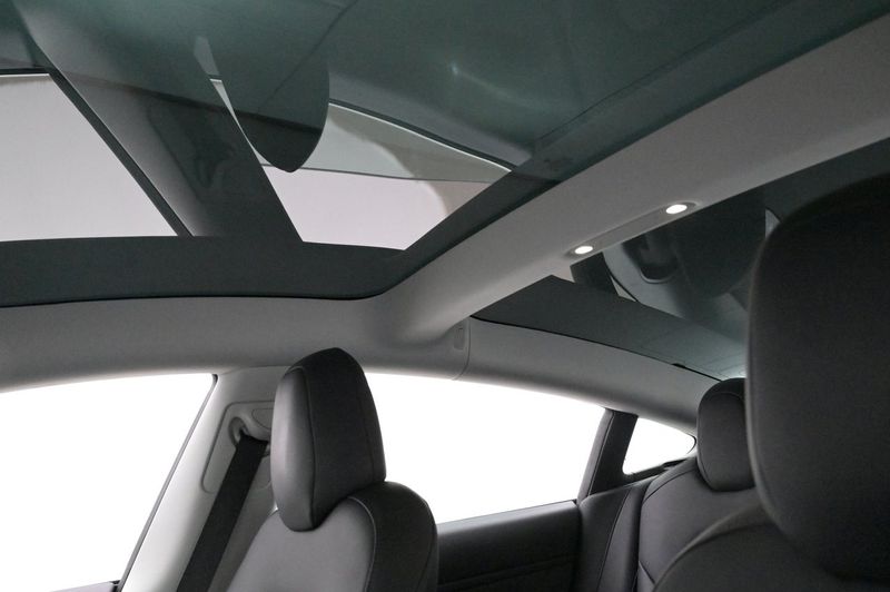 Tesla Model 3 bild 24