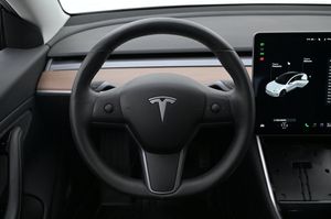 Tesla Model 3 bild 7