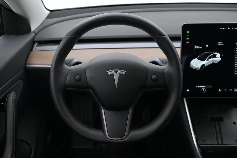 Tesla Model 3 bild 7