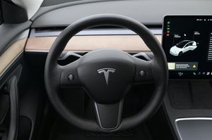 Tesla Model 3 bild 7