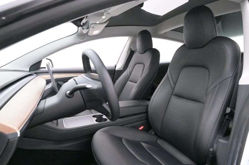 Tesla Model 3 bild 9