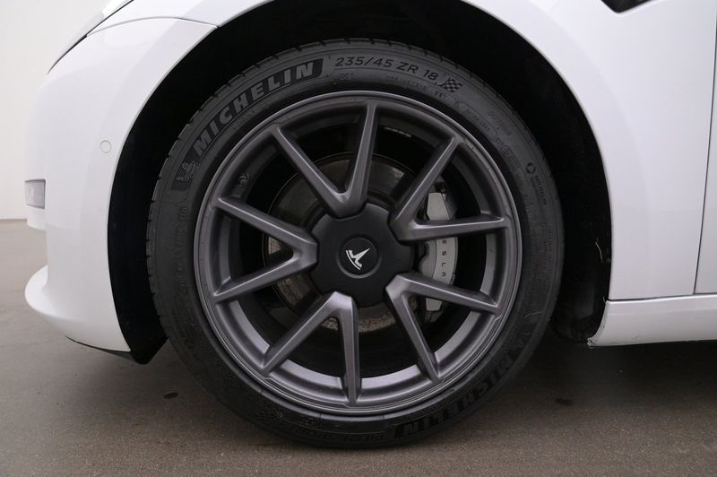 Tesla Model 3 bild 27