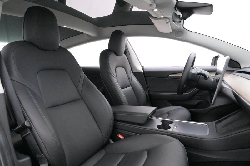 Tesla Model 3 bild 12