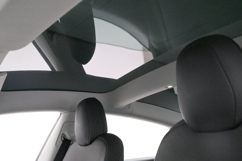 Tesla Model 3 bild 25