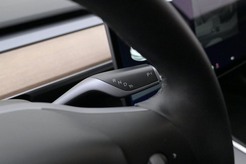 Tesla Model 3 bild 8