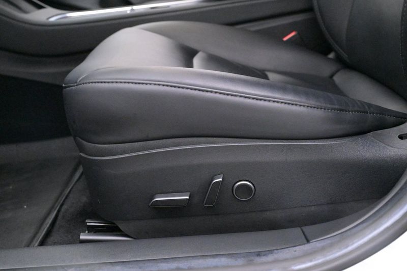 Tesla Model 3 bild 11