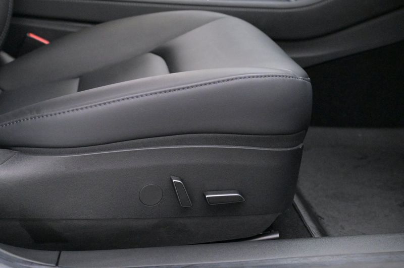 Tesla Model 3 bild 13