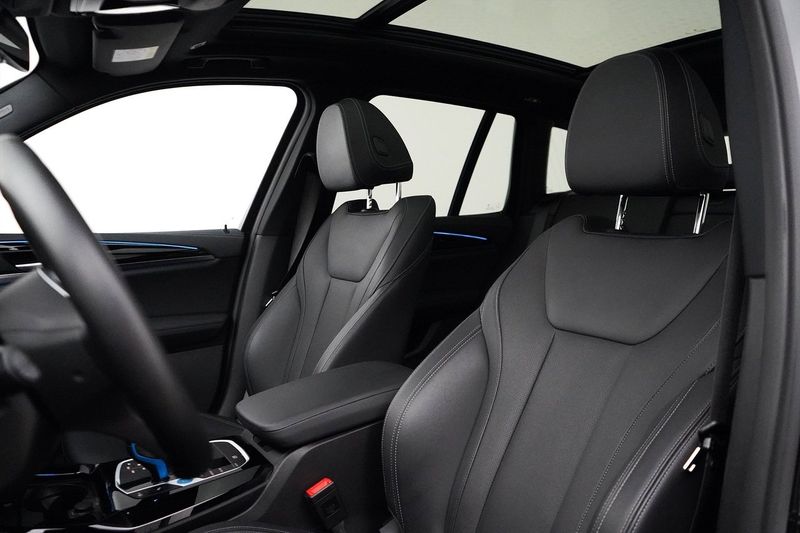 BMW iX3 bild 10