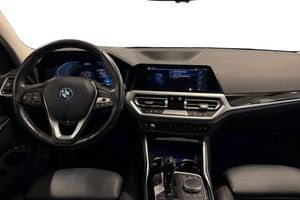 BMW 330 bild 12