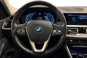 BMW 330 bild 16