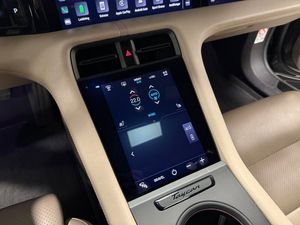 Porsche Taycan bild 15